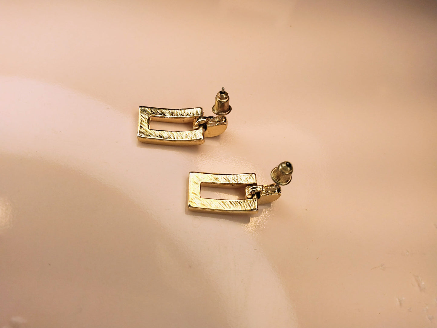 Vintage gold tone drop earrings
