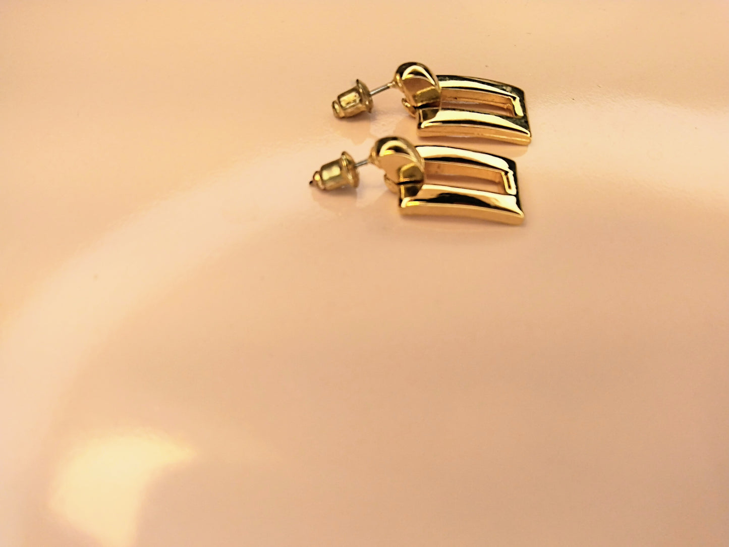 Vintage gold tone drop earrings