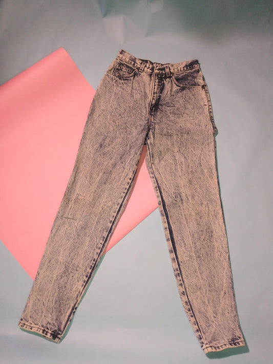 High-waisted acid wash Levi 900 series