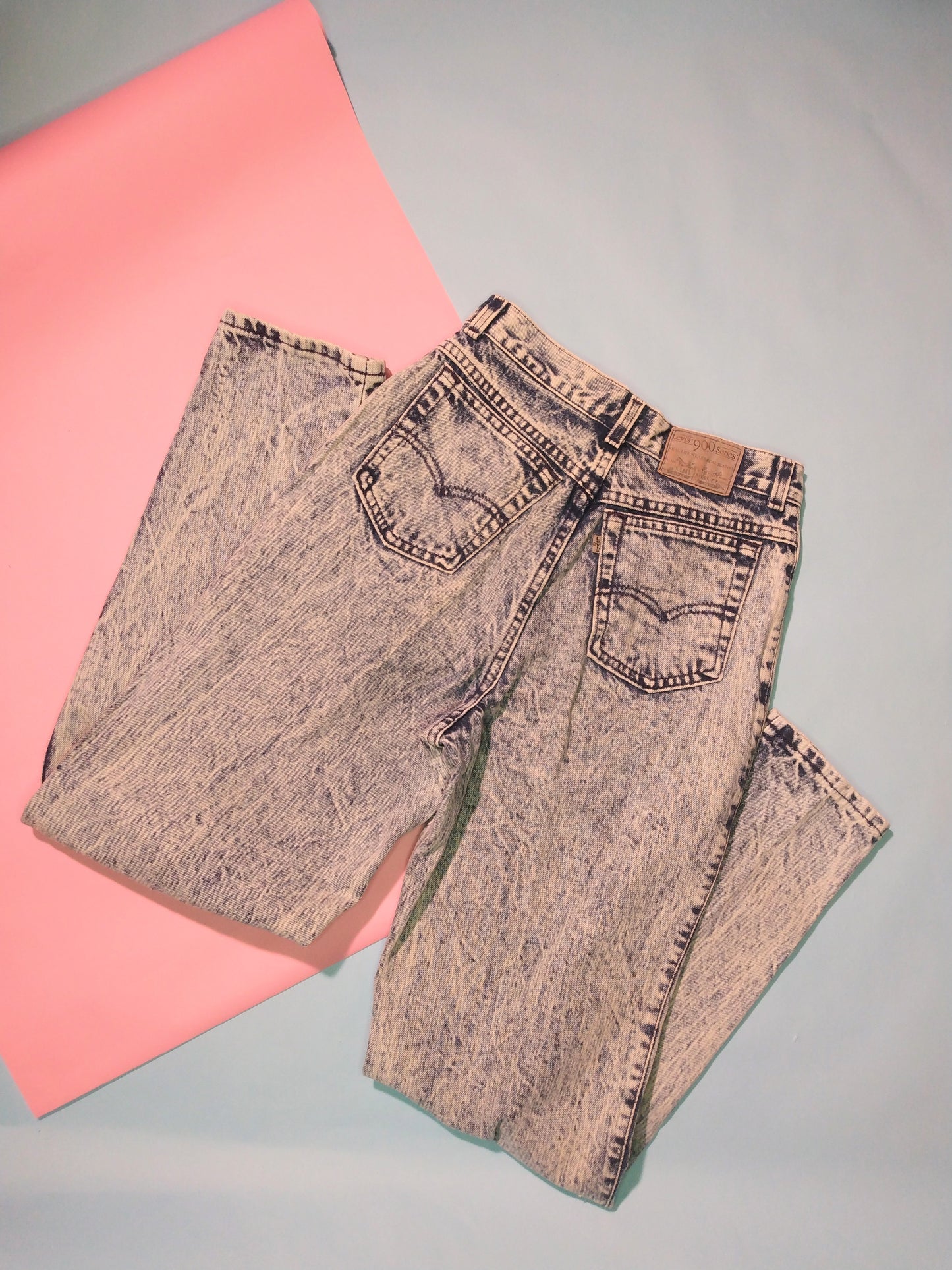 High-waisted acid wash Levi 900 series