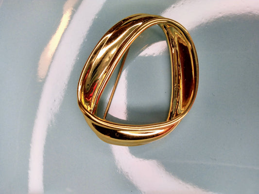 Vintage Monet circle brooch