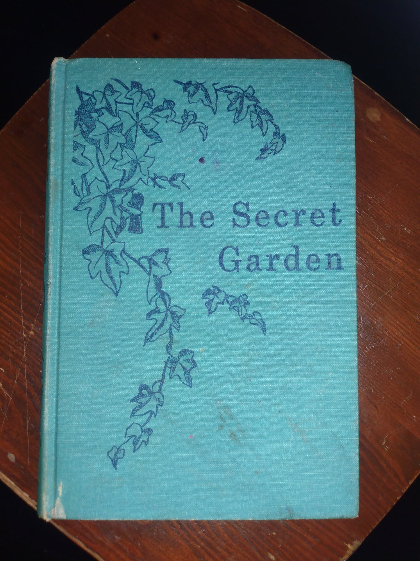 Illustrated copy of The secret garden 1949