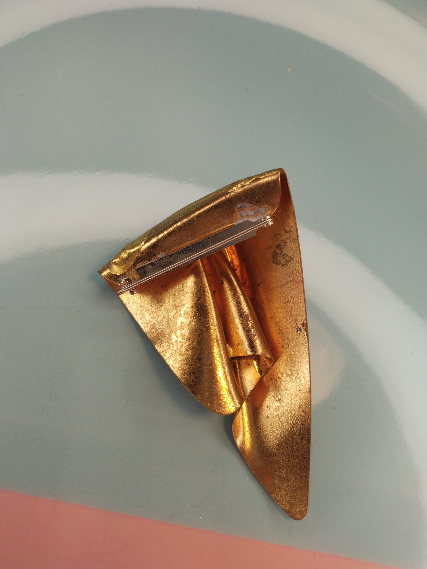 Vintage folded copper brooch with gold tone