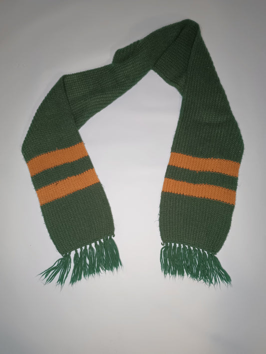 Vintage green knit scarf